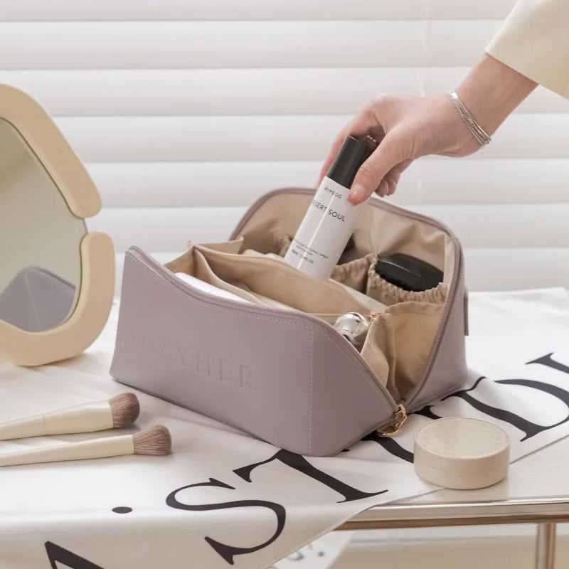 NECESSAIRE