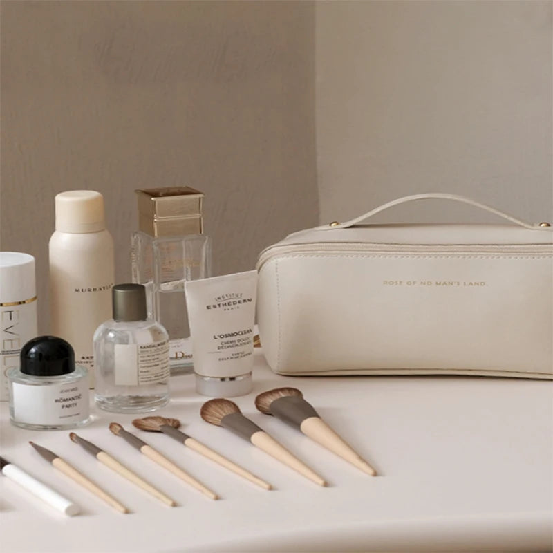 NECESSAIRE