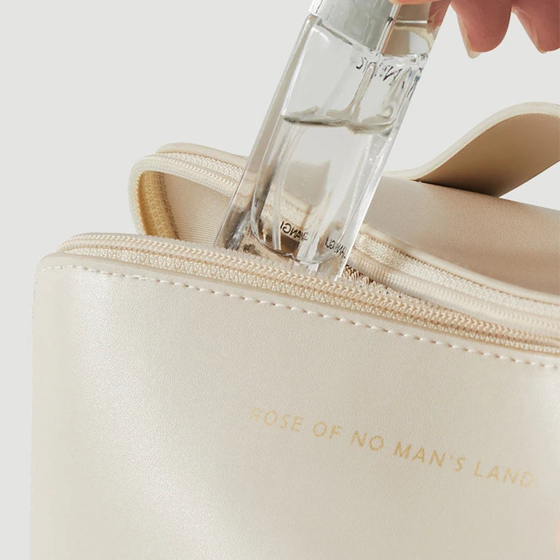 NECESSAIRE
